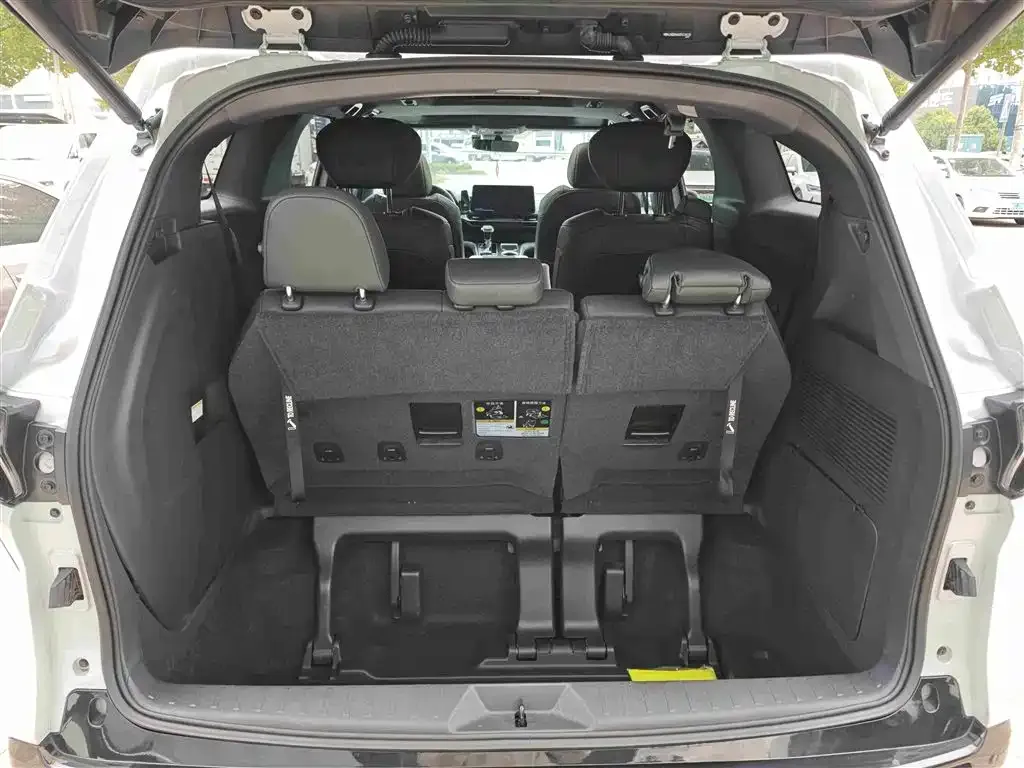 Toyota Sienna — фото 8