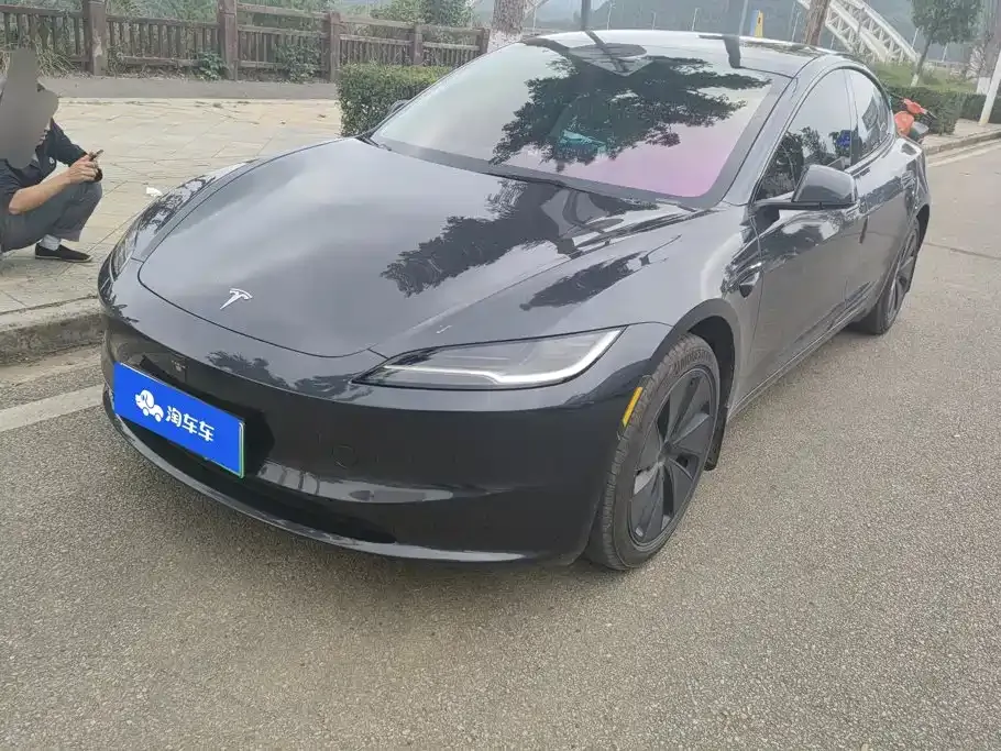 Tesla Model 3 — фото 1