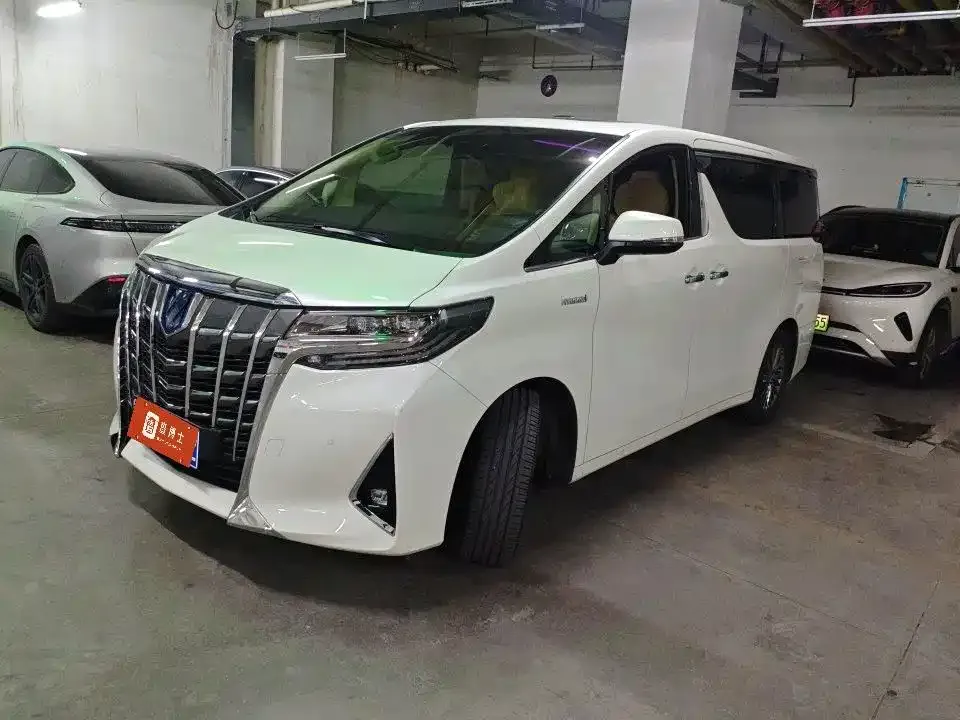 Toyota Alphard — фото 8