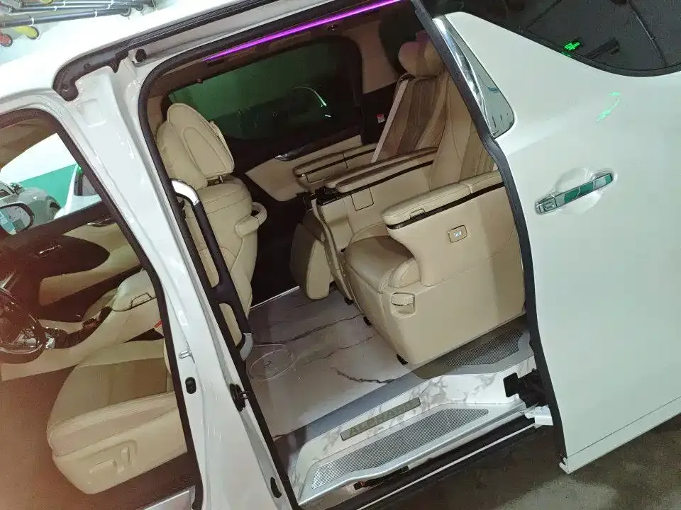 Toyota Alphard — фото 6