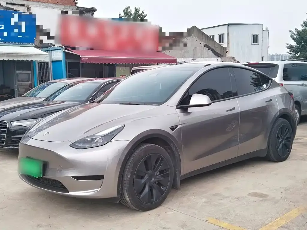 Tesla Model Y — фото 1