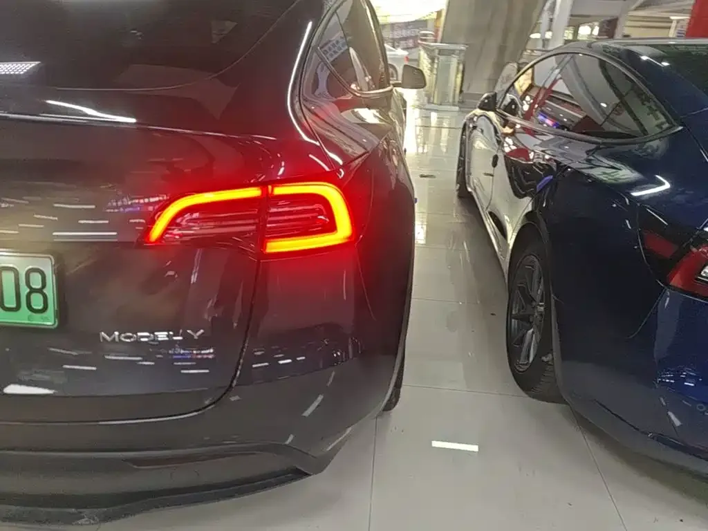 Tesla Model Y — фото 6