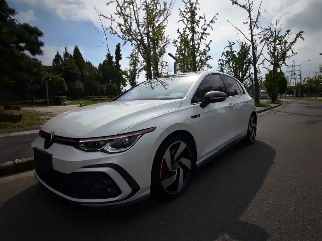Volkswagen Golf GTI — фото 1