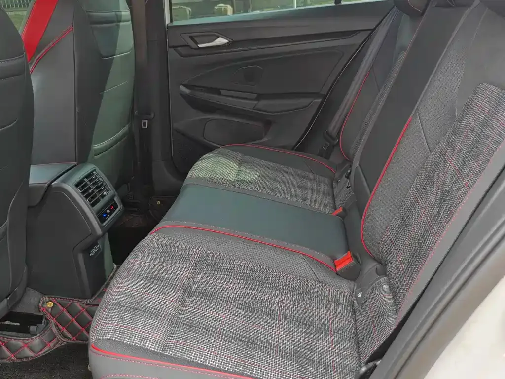Volkswagen Golf GTI — фото 5