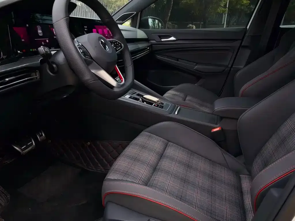 Volkswagen Golf GTI — фото 8