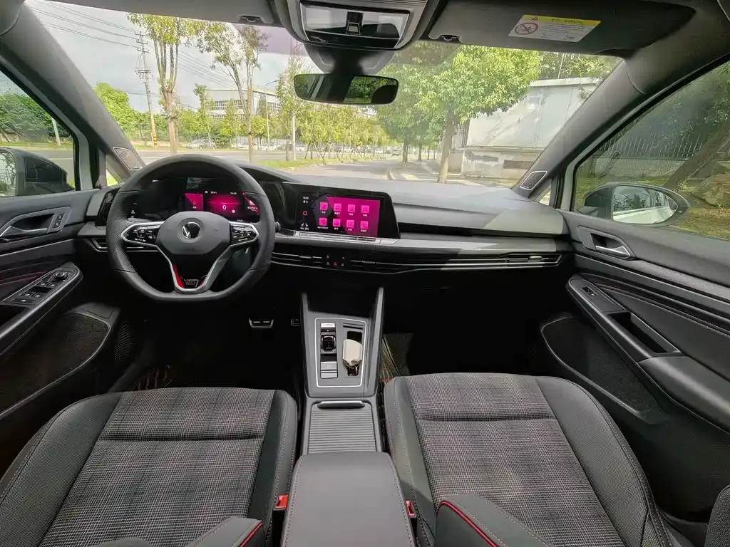 Volkswagen Golf GTI — фото 10
