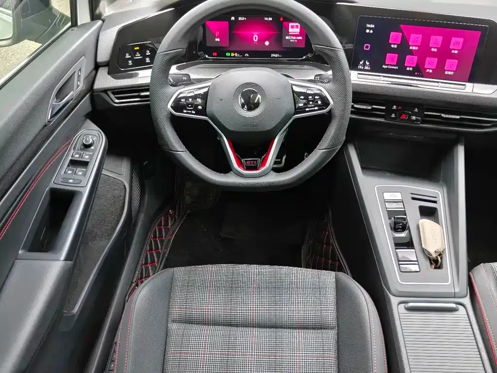 Volkswagen Golf GTI — фото 9
