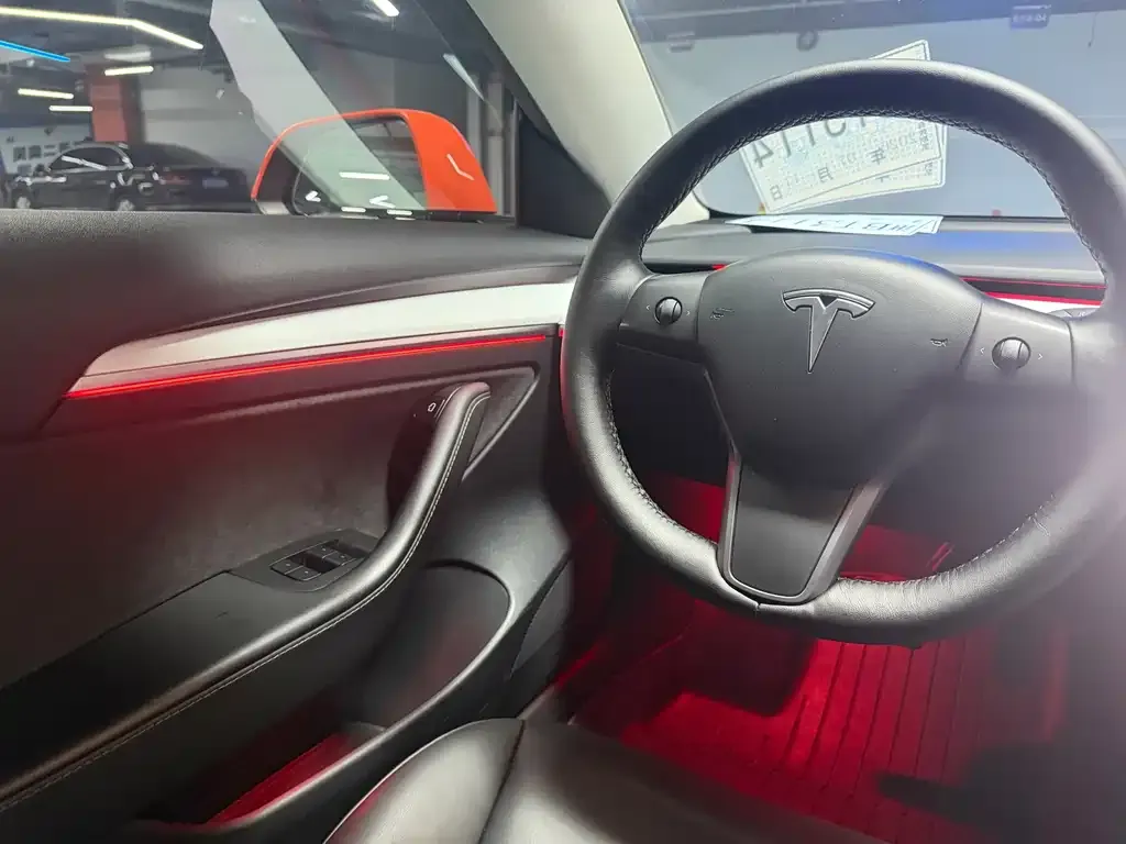 Tesla Model 3 — фото 4