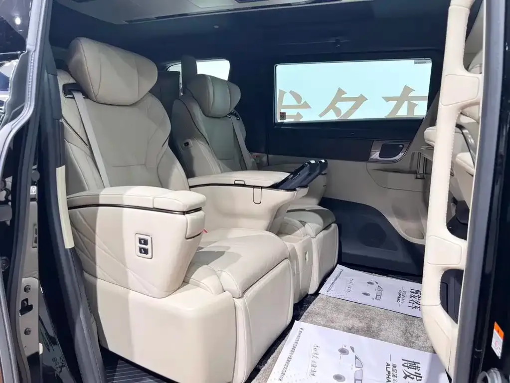 Toyota Vellfire — фото 10