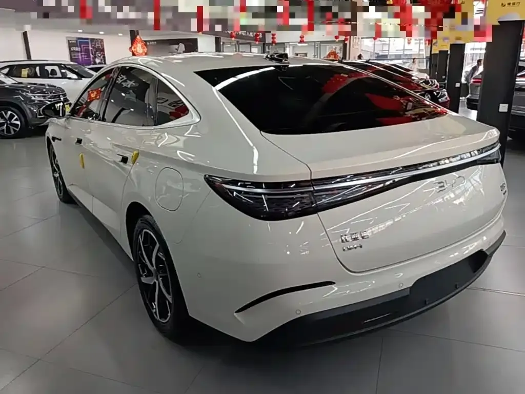 BYD Seal 07 DM-i — фото 10