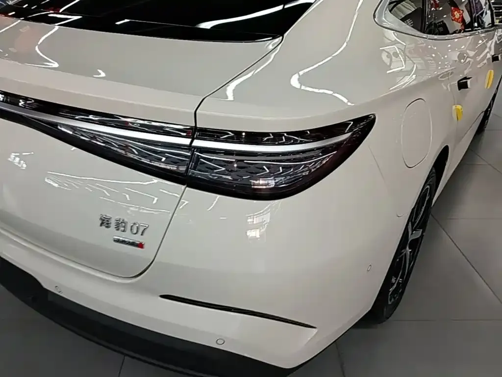 BYD Seal 07 DM-i — фото 9