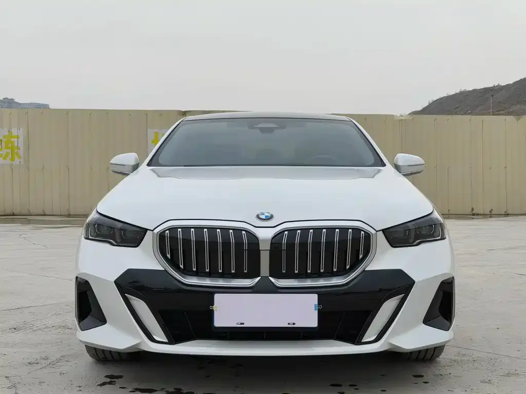 BMW 5 Series — фото 2