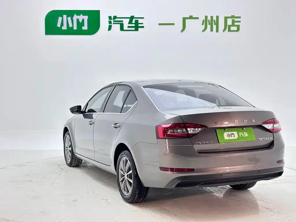 Skoda Octavia — фото 2
