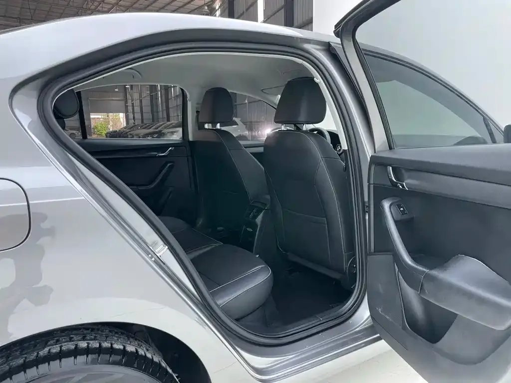 Skoda Octavia — фото 8