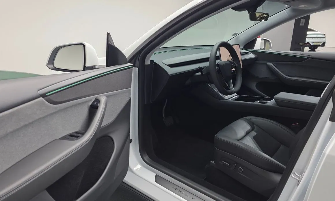 Tesla Model Y — фото 8