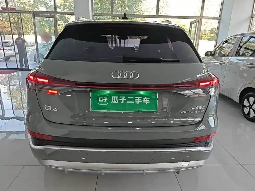 Audi Q4 e-tron — фото 4