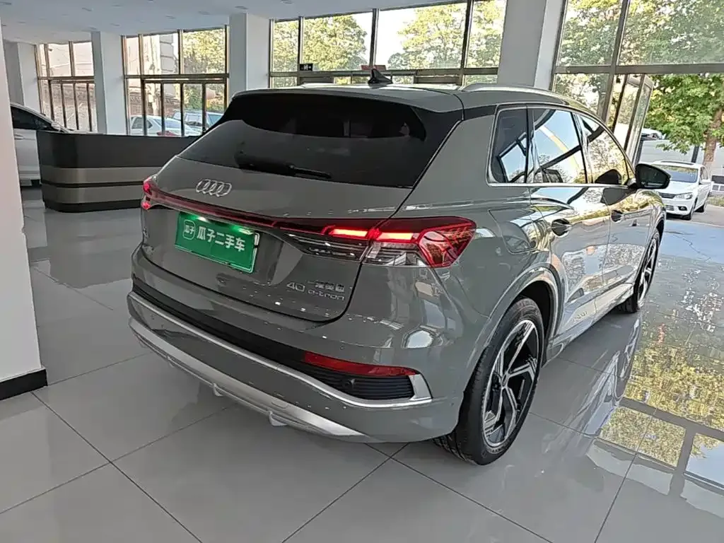 Audi Q4 e-tron — фото 3