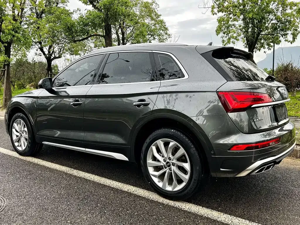 Audi Q5L — фото 8