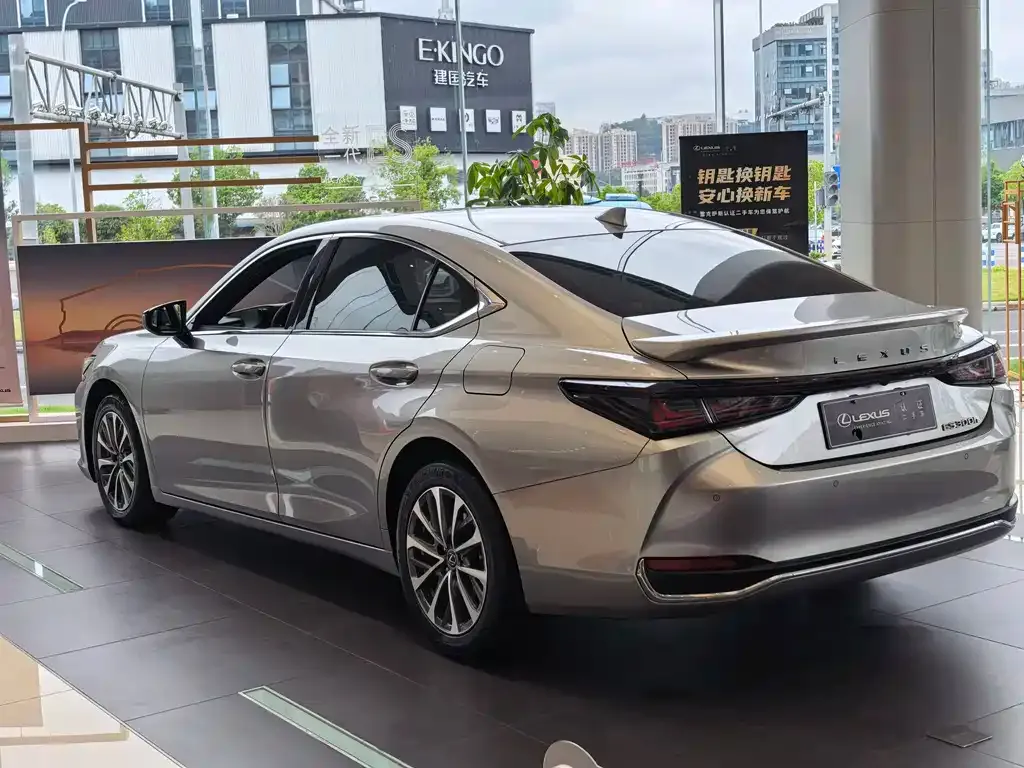 Lexus ES — фото 4