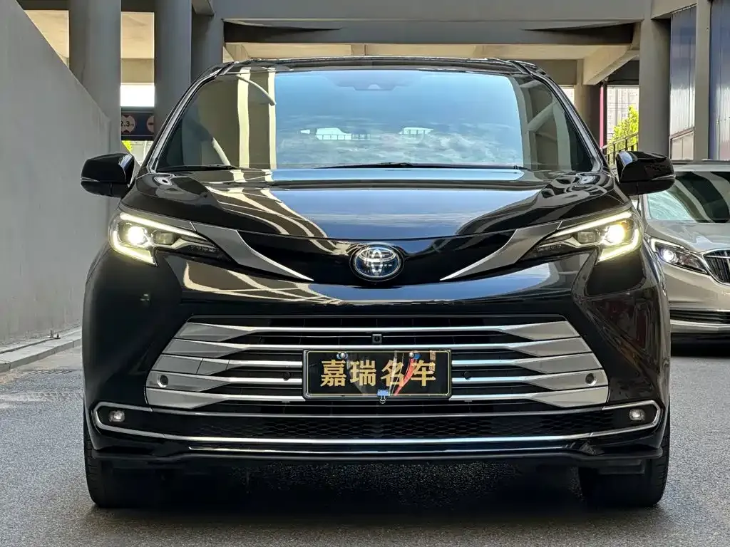 Toyota Sienna — фото 4