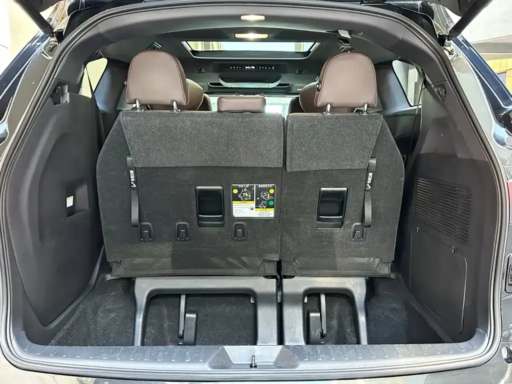 Toyota Sienna — фото 9