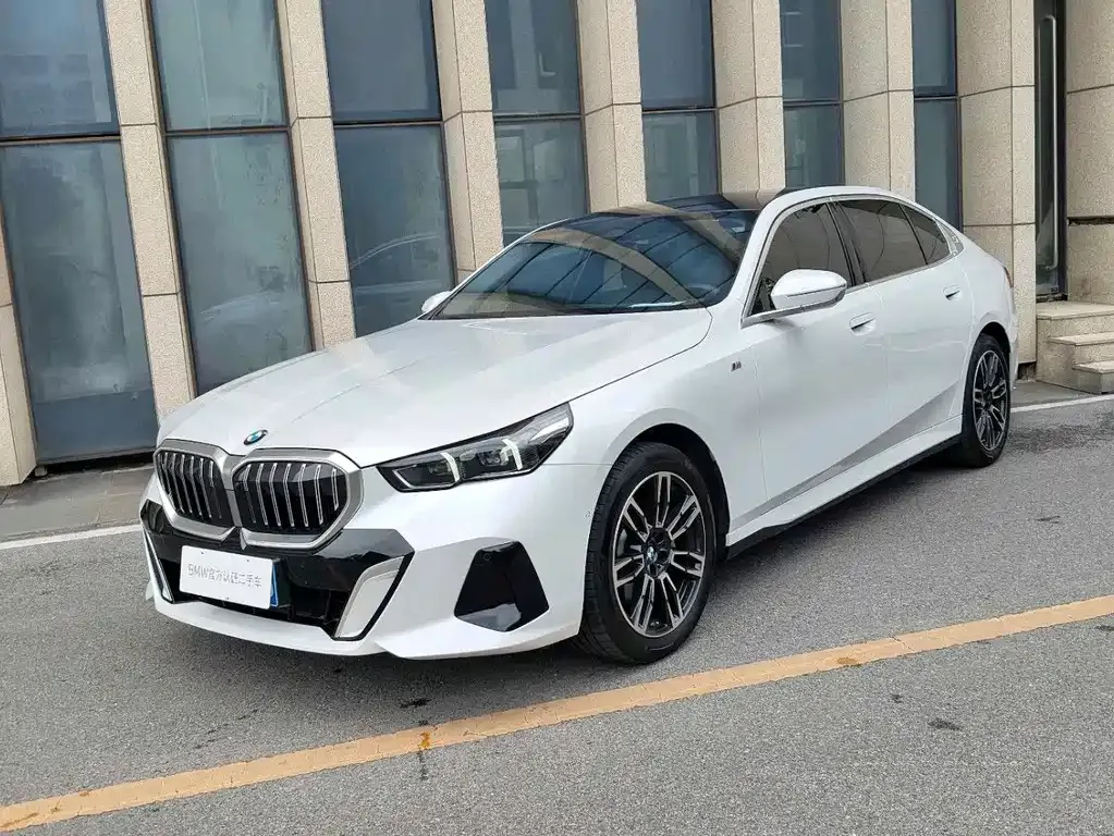 BMW 5 Series — фото 1