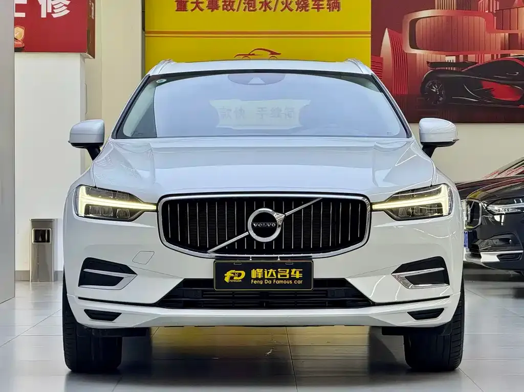 Volvo XC60 — фото 1