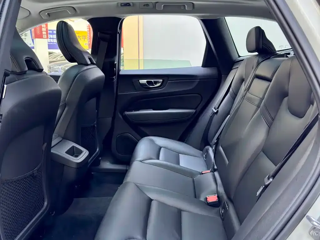 Volvo XC60 — фото 2