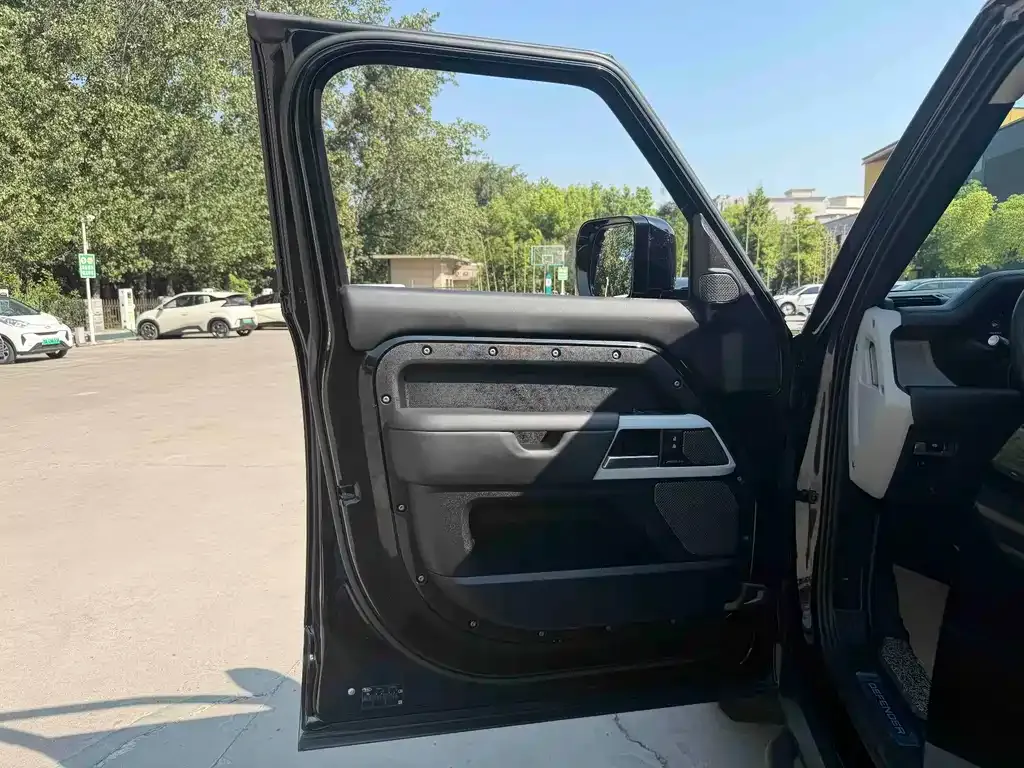 Land Rover Defender — фото 9
