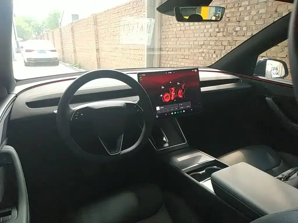 Tesla Model Y L — фото 7