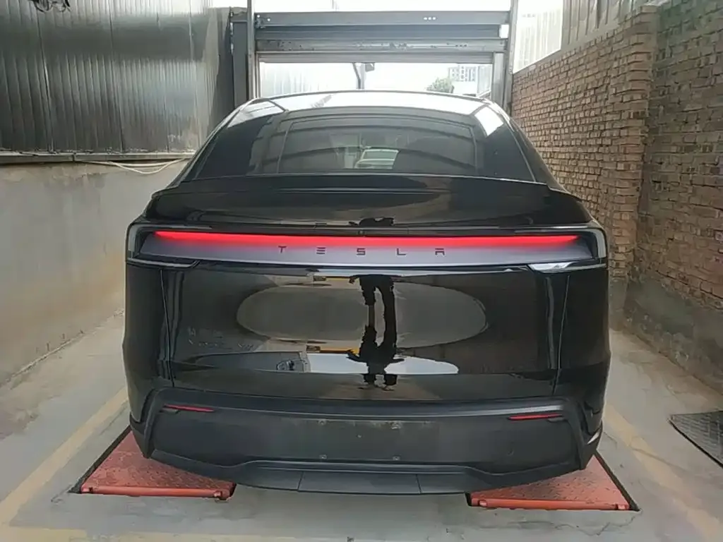 Tesla Model Y L — фото 6