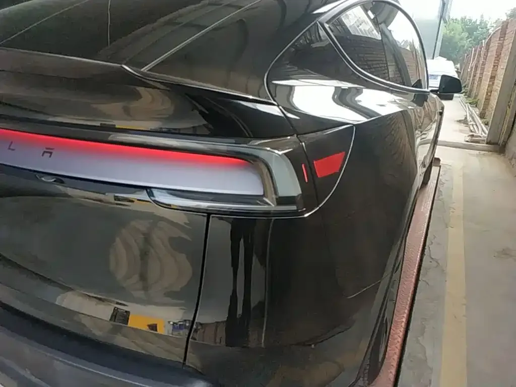 Tesla Model Y L — фото 2
