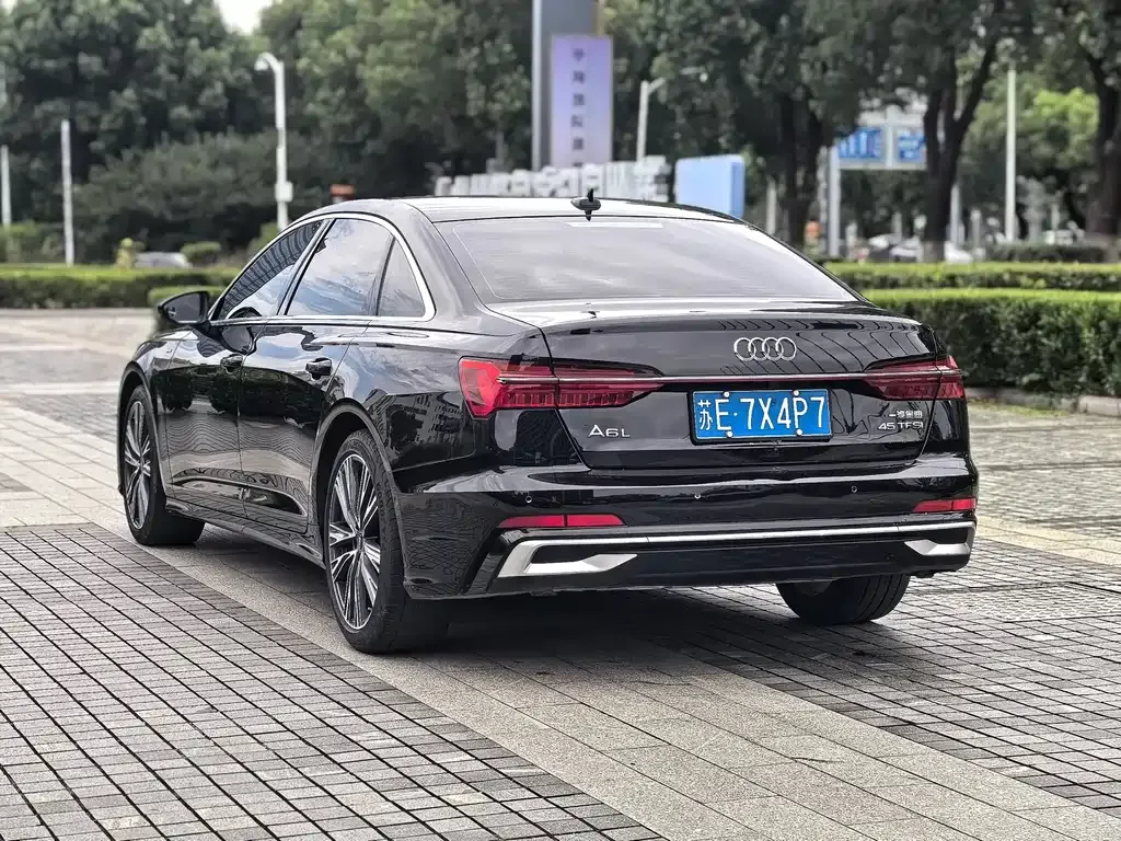 Audi A6L — фото 9