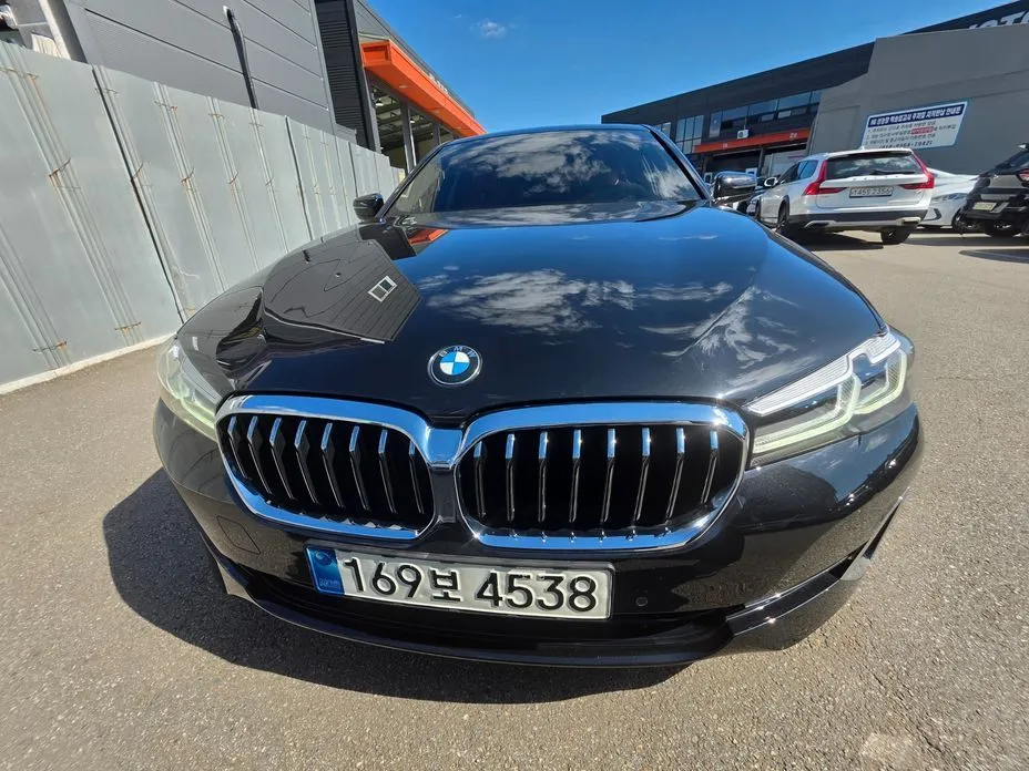 BMW 5-Series — фото 1