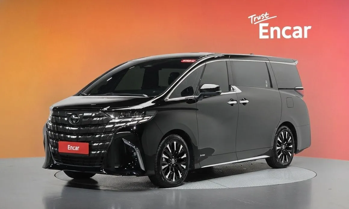 Toyota Alphard — фото 1