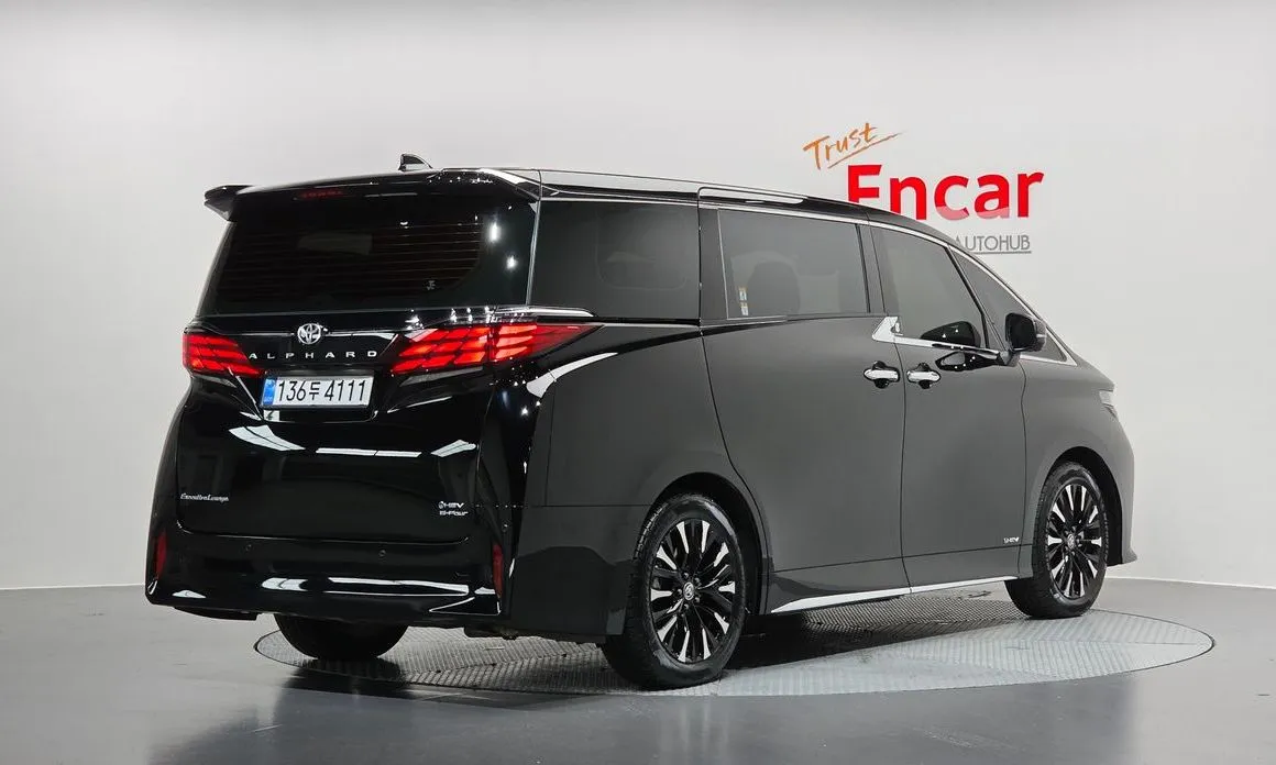 Toyota Alphard — фото 2