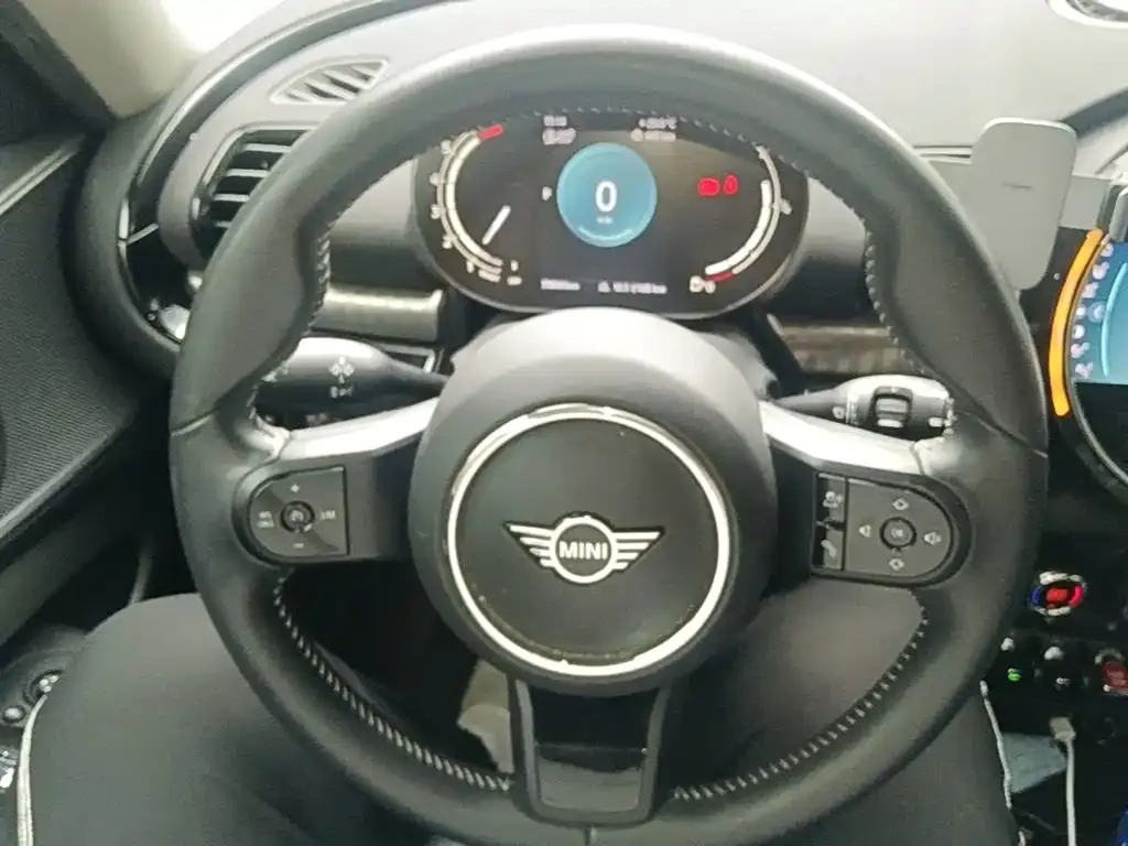 MINI Clubman — фото 2