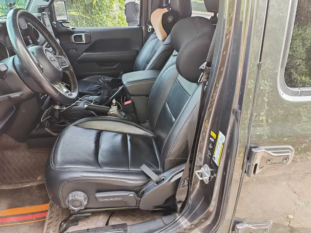 Jeep Wrangler — фото 10