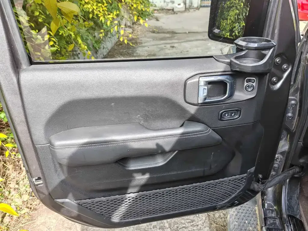Jeep Wrangler — фото 4