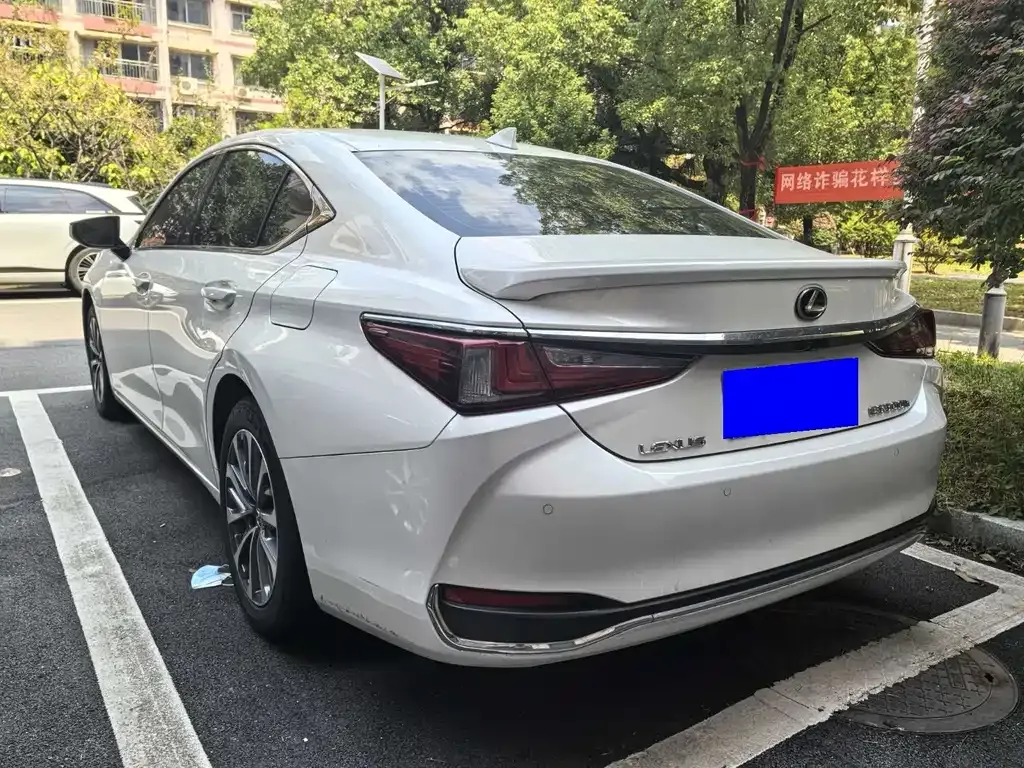 Lexus ES — фото 9