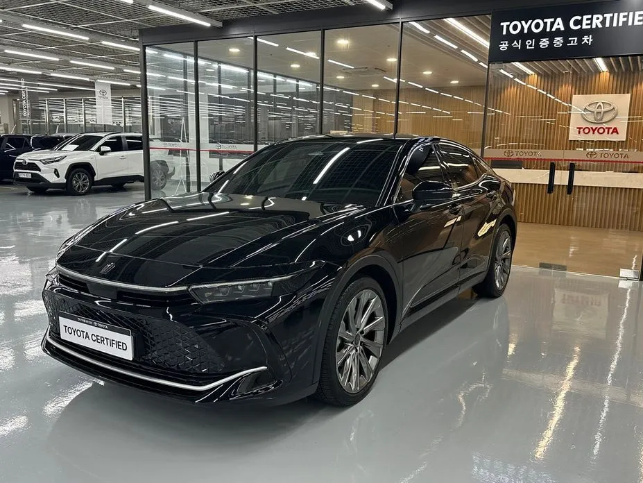 Toyota Crown — фото 1