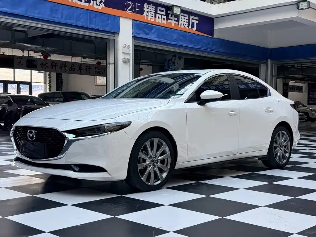 Mazda 3 Axela — фото 1