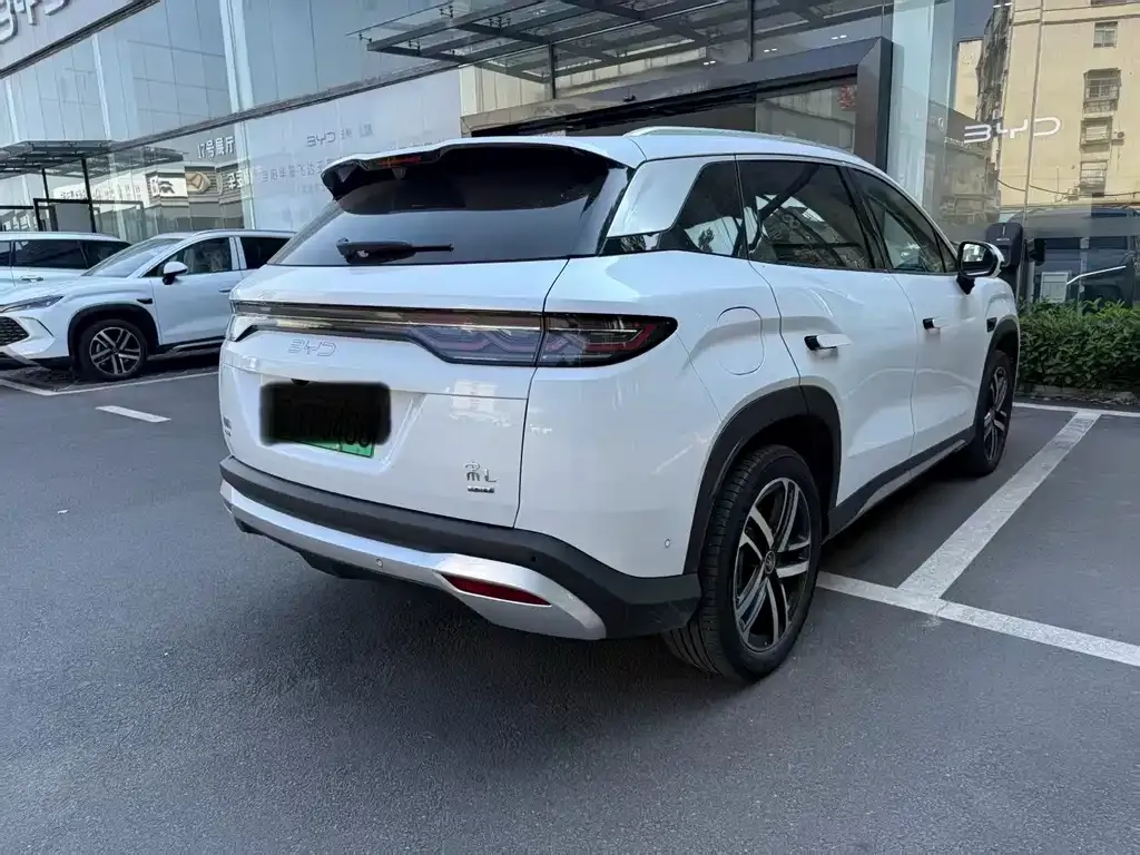 BYD L DM-i — фото 10