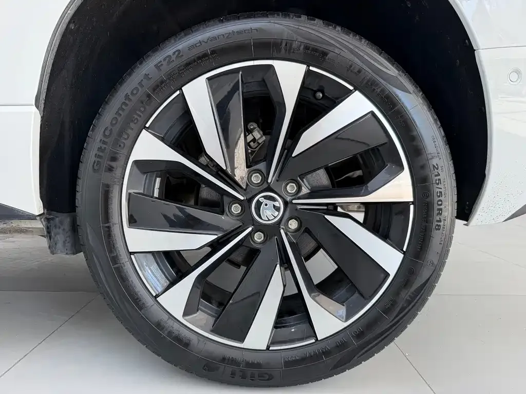 Skoda Karoq — фото 8