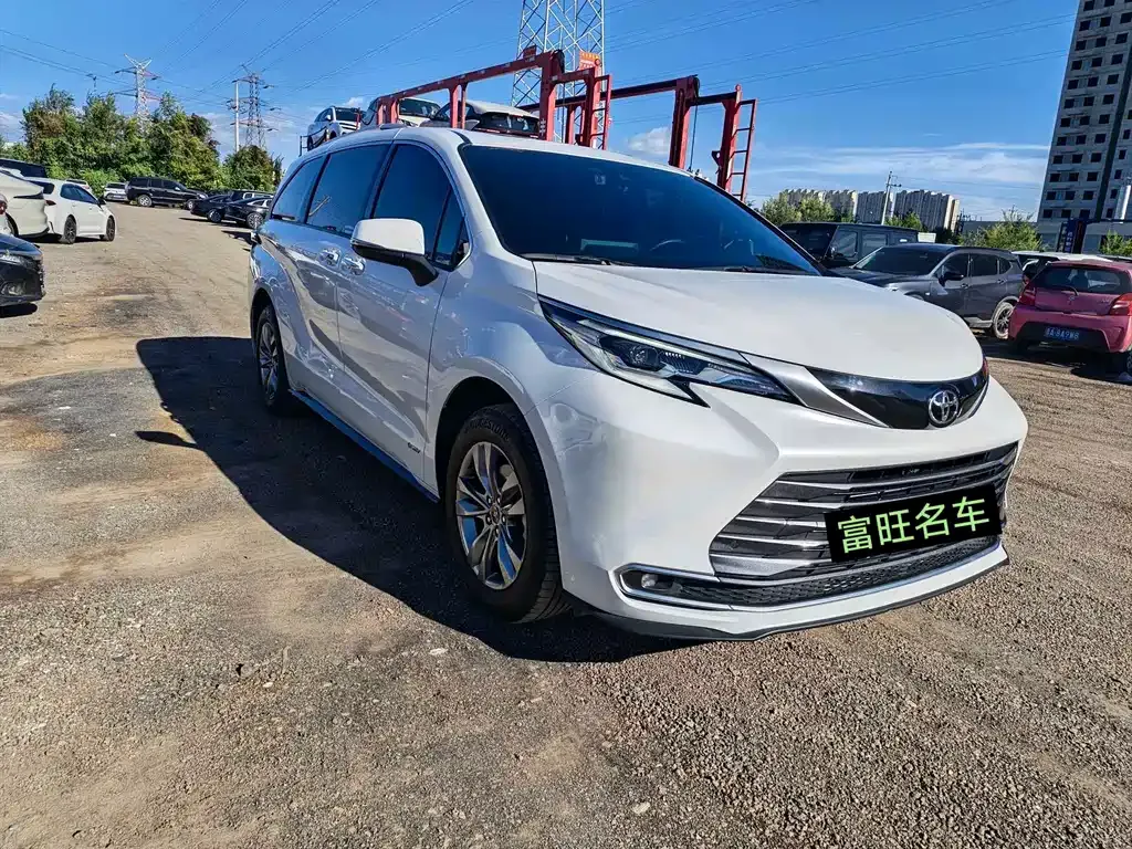 Toyota Sienna — фото 10
