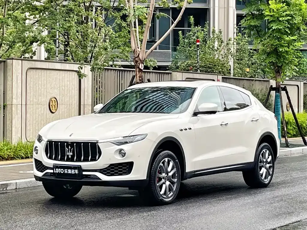 Maserati Levante — фото 1