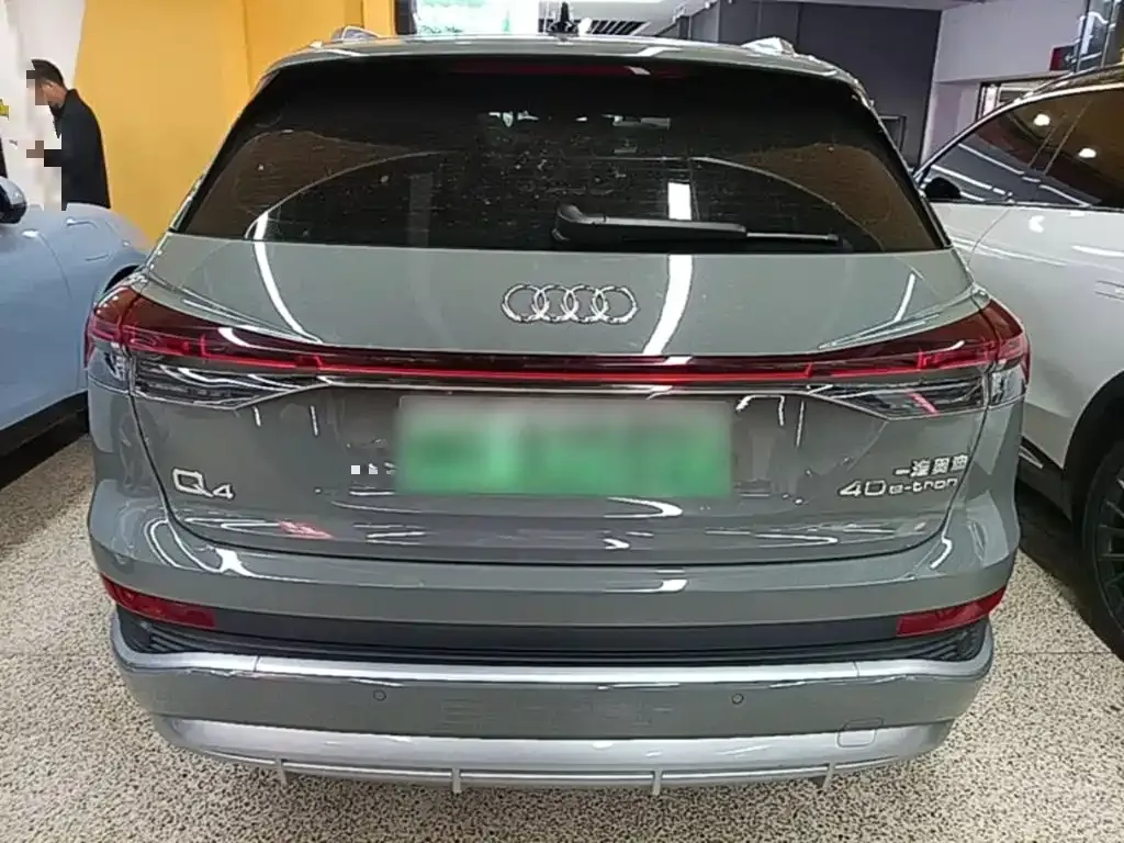 Audi Q4 e-tron — фото 2