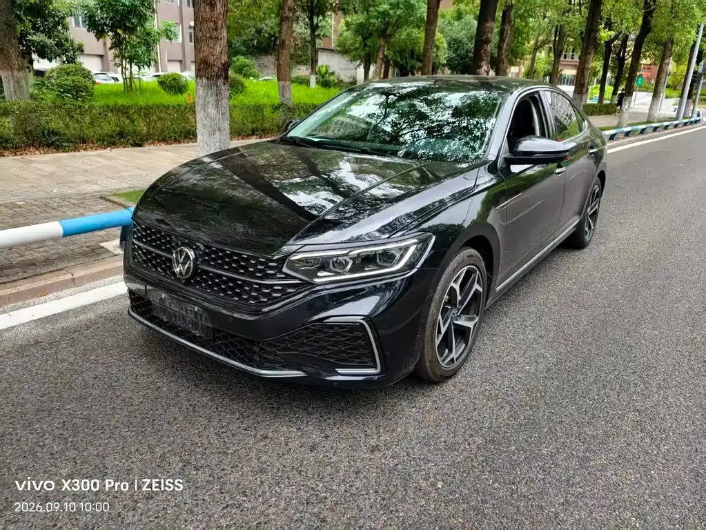 Volkswagen Passat — фото 1