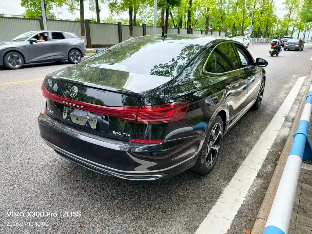 Volkswagen Passat — фото 7