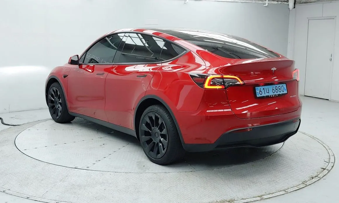 Tesla Model Y — фото 10